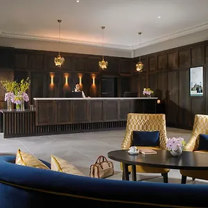 Court & Leisure Centre ホテル
